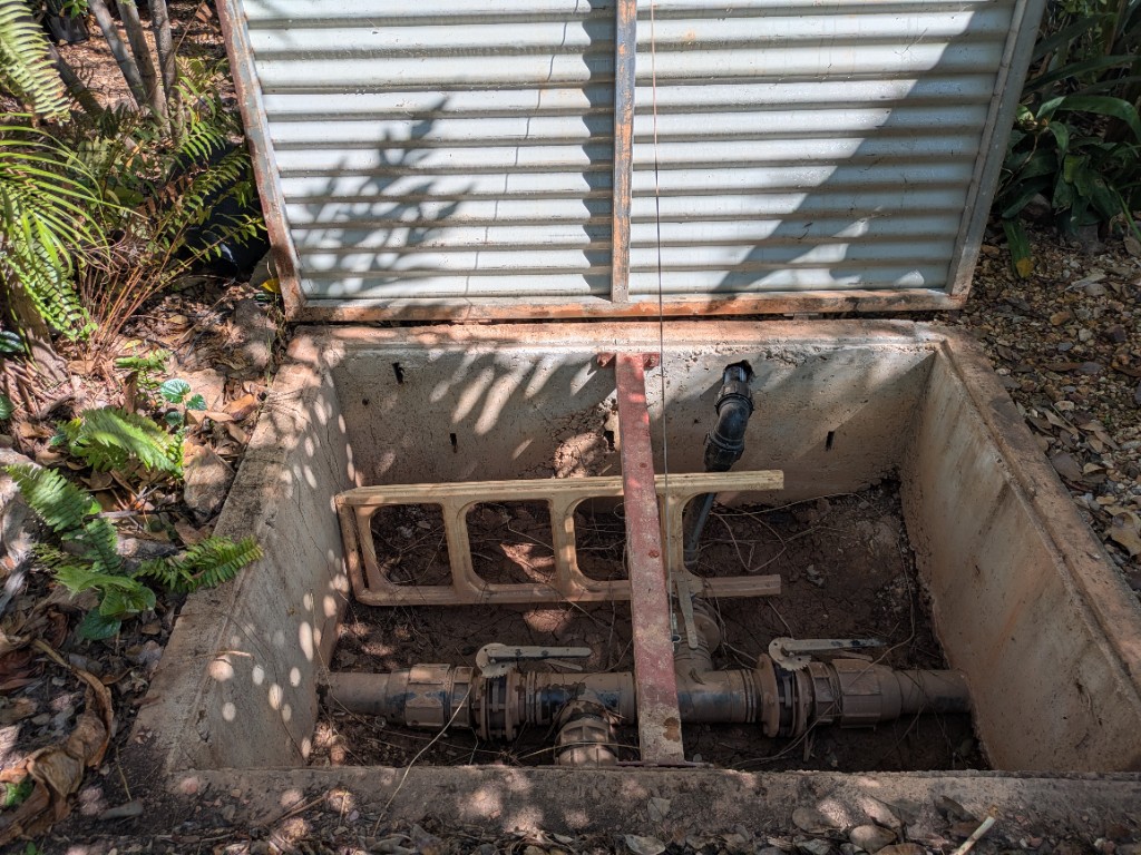 Central in-ground distribution box with isolation valves